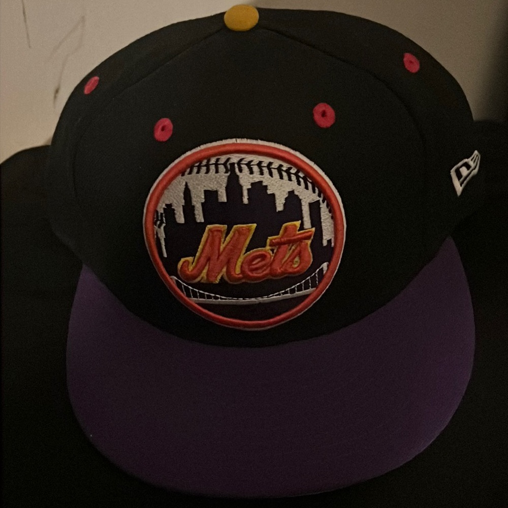 Never worn Mets SnapBack hat